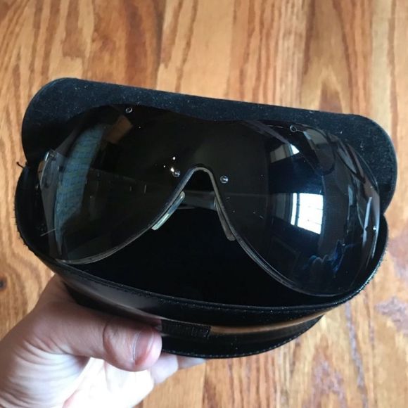 Fendi sunglasses - Picture 1 of 4